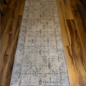Neutral Vintage-Style Runner Rug in Light Gray and Cream washable: 29 x94